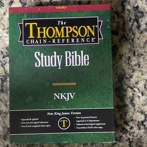 Thompson Green and Gold Study Bible NKJV